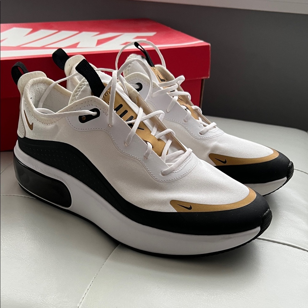 Nike Air Max Dia Size 9